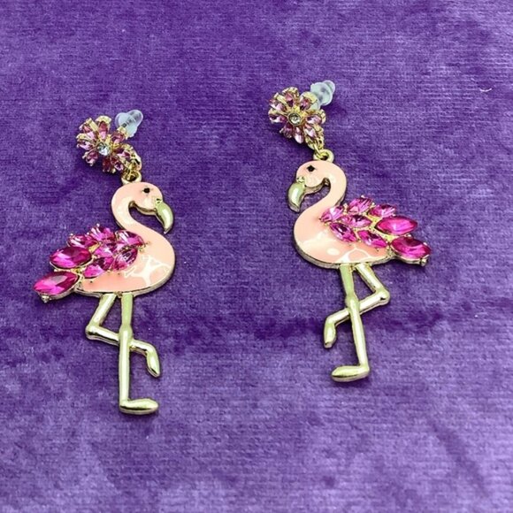 unsigned Jewelry - Pretty Enamel Flamingo Pink Pierced Earrings